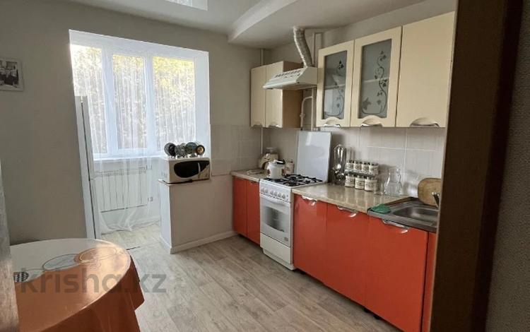 2-комнатная квартира · 56 м² · 3/5 этаж, мкр 5, Молдагуловой — оспанова