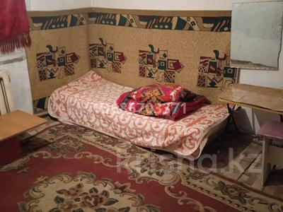 Отдельный дом · 1 комната · 18 м² · 600 сот., мкр СМП 163 4 — Р Дина маг байлык за 30 000 〒 в Атырау