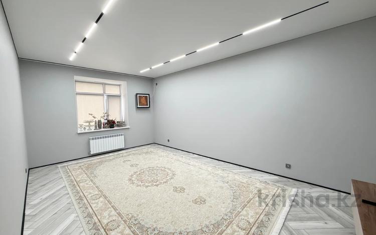 2-бөлмелі пәтер · 80 м² · 1/5 қабат, Алтын Орда (бывш Батыс-2), бағасы: 42 млн ₸ в Актобе — фото 12