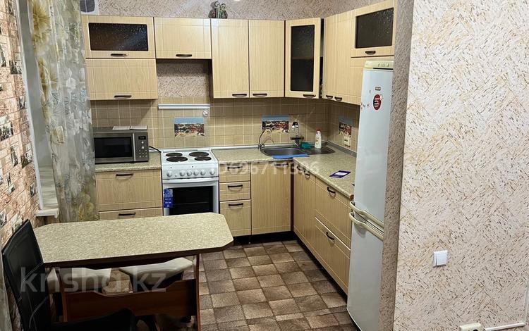 2-бөлмелі пәтер, 68 м², 3/5 қабат тәулік бойы, Естая 39, бағасы: 15 000 〒 в Павлодаре — фото 8