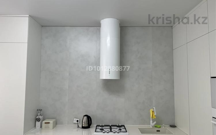 2-комнатная квартира · 70 м² · 1/5 этаж, мкр. Алтын орда 12Л — Напротив ресторана 1001 ночь за 27.5 млн ₸ в Актобе — фото 2