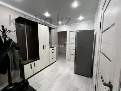 3-бөлмелі пәтер, 67 м², 9/9 қабат, мкр 12 30, бағасы: 20 млн 〒 в Актобе, мкр 12