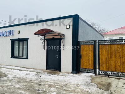 Свободное назначение, офисы, магазины и бутики, салоны красоты, медцентры и аптеки, образование, конференц-залы, кабинеты и рабочие места, студии · 70 м² за 300 000 ₸ в Атырау