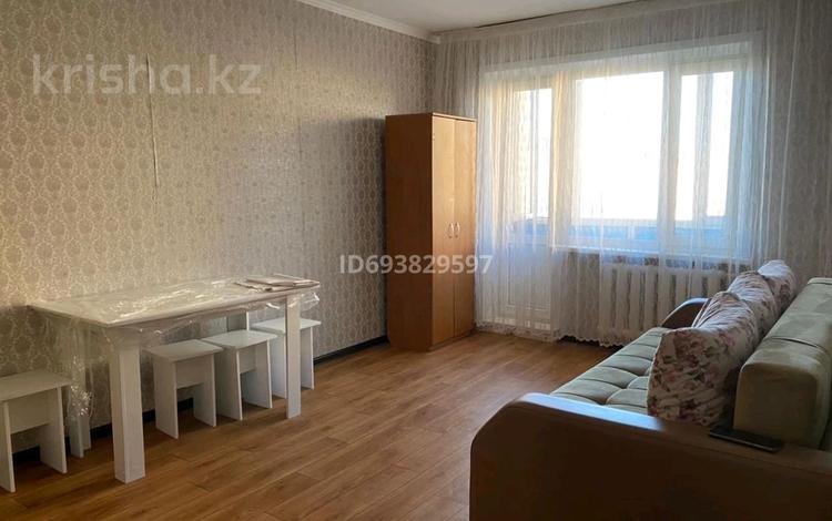 1-бөлмелі пәтер, 35 м², 3/5 қабат ай сайын, Сатпаева 4/2, бағасы: 130 000 〒 в Астане, р-н Байконур — фото 2