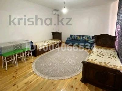 1-комнатная квартира · 70 м², Малдыбекова 8а за 8 000 〒 в Туркестане