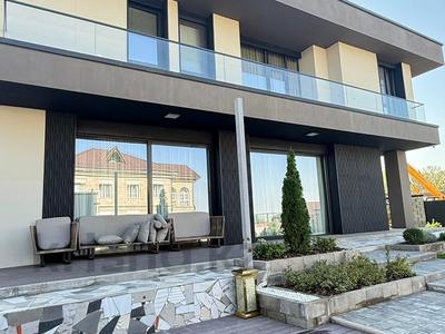 Отдельный дом · 6 комнат · 800 м² · 13 сот., мкр Горный Гигант — 6 улица за ~ 1.6 млрд 〒 в Алматы, Медеуский р-н