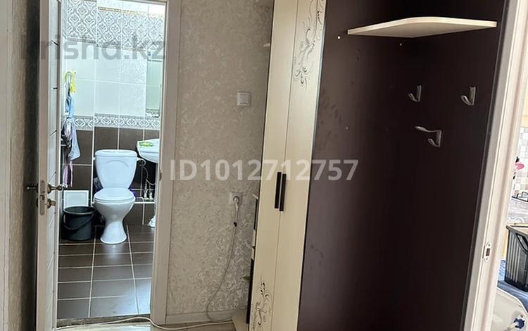 1-комнатная квартира · 42 м² · 1/9 этаж, мкр Аксай-4 4a за 200 000 ₸ в Алматы, Ауэзовский р-н — фото 2