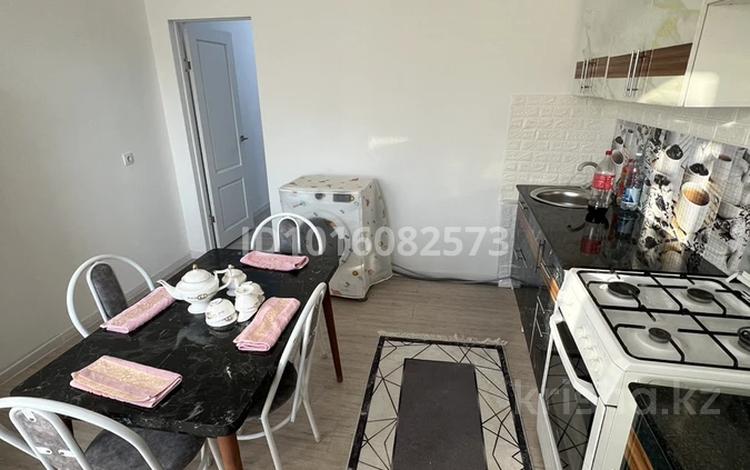 2-комнатная квартира · 74 м² · 4/10 этаж, мкр Нурсая, Т. Жумагалиева 10 — Модерн сити за 300 000 ₸ в Атырау — фото 2