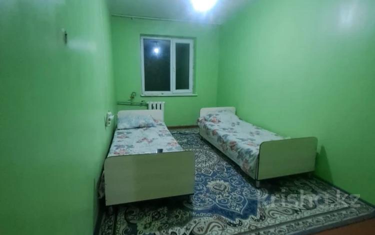 3-комнатная квартира, 74 м², 4/5 этаж помесячно, Туркестанская 2/1 за 160 000 〒 в Шымкенте — фото 2