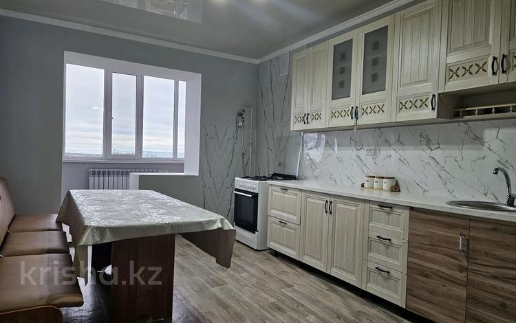 2-бөлмелі пәтер · 70 м² · 6/6 қабат, Акотау — 8 школа, бағасы: 25 млн ₸ в Уральске — фото 28