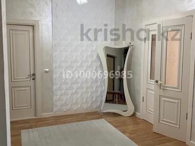 3-комнатная квартира · 120 м² · 3/7 этаж · помесячно, Сатпаева 39 Б — Дом на ножках, за Infinity Mall за 400 000 〒 в Атырау
