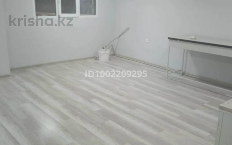 Офисы, кабинеты и рабочие места · 19 м² за 115 000 ₸ в Алматы, Алмалинский р-н — фото 2