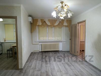 2-комнатная квартира · 48 м² · 1/5 этаж, Аманжолова 125 — Возле Кафе Марина за 160 000 ₸ в Уральске, мкр Школьник