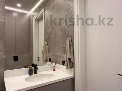 5-комнатная квартира · 181 м² · 3/9 этаж, Алии Молдагуловой за 135 млн ₸ в Актобе