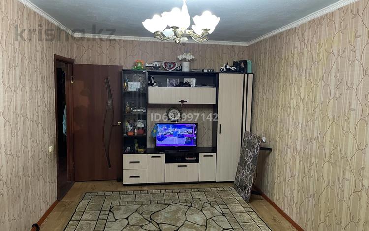 3-комнатная квартира · 62 м² · 5/5 этаж, Майкудук, 11а микрорайон 5 за 15.7 млн ₸ в Караганде, Алихана Бокейханова р-н — фото 3