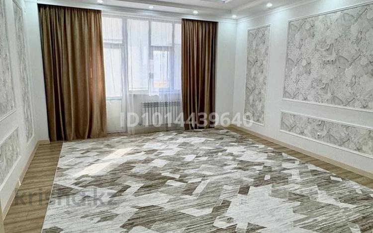 3-комнатная квартира · 90 м² · 3/8 этаж, 35-мкр 5 за 300 000 ₸ в Актау — фото 2