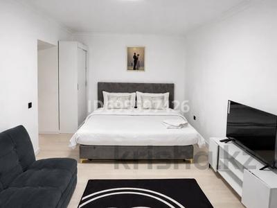 1-бөлмелі пәтер · 40 м² · 4/5 қабат, Самал-2 ш/а., Самал 3 мкр — Рядом Рамстор, Dostyk plaza, 5 больница Научный центр акушерства, геникологии, бағасы: 25 000 ₸ в Алматы, Медеуский р-н