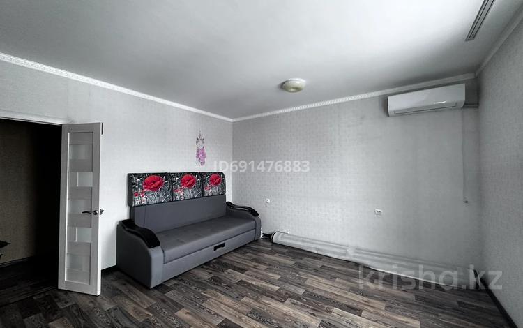 1-бөлмелі пәтер · 51 м² · 5/9 қабат, мкр Кадыра Мырза-Али 30, бағасы: 23.5 млн ₸ в Уральске — фото 2