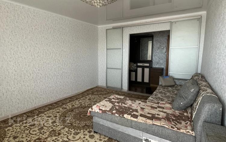 2-бөлмелі пәтер · 51 м² · 9/9 қабат, Строитель ш/а. 26/1, бағасы: 13.5 млн ₸ в Уральске, мкр Строитель — фото 2