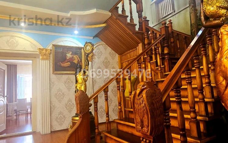 Отдельный дом · 6 комнат · 400 м² · 10 сот., мкр Кунгей 48 — Фазыл карибжанова за 800 000 〒 в Караганде, Казыбек би р-н — фото 14