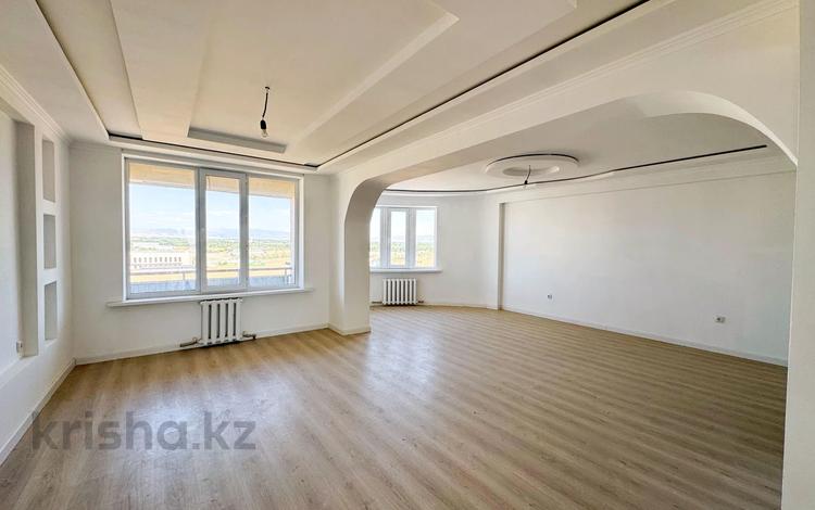 4-комнатная квартира · 150 м² · 9/9 этаж, Мкр. Бирлик за 40.5 млн ₸ в Талдыкоргане, военный городок Улан — фото 2
