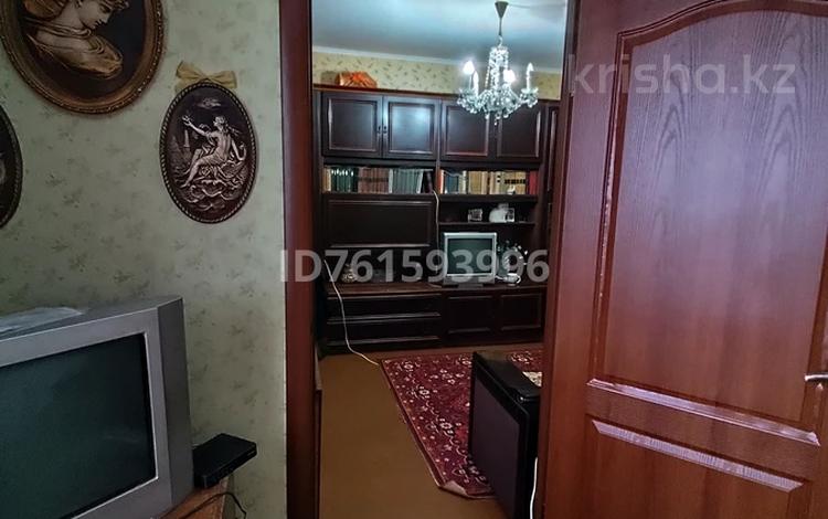 4-комнатная квартира · 61 м² · 4/5 этаж, Ихсанова 73 за 17 млн ₸ в Уральске, мкр Школьник — фото 2