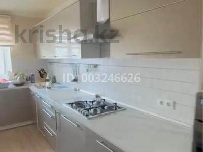 4-комнатная квартира · 82 м² · 5/5 этаж, мкр Центральный, сырым датова 14 за 25 млн 〒 в Атырау