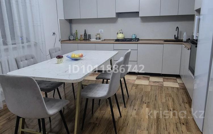 2-бөлмелі пәтер · 86 м² · 3/5 қабат, мкр Думан-2, бағасы: 60.5 млн ₸ в Алматы, Медеуский р-н — фото 2