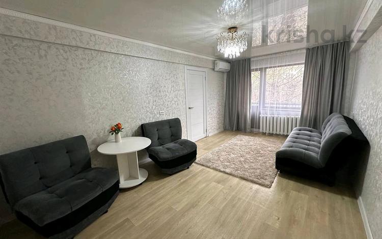2-комнатная квартира · 45 м² · 2/5 этаж, Казахстан 105 за 13 000 〒 в Усть-Каменогорске — фото 2