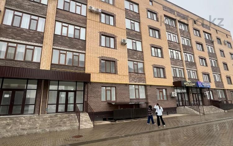 Свободное назначение, офисы, магазины и бутики, склады, салоны красоты, фитнес и спорт, медцентры и аптеки, образование, развлечения, конференц-залы, кабинеты и рабочие места, студии · 135 м² за 607 500 ₸ в Актобе, мкр. Алтын орда — фото 2