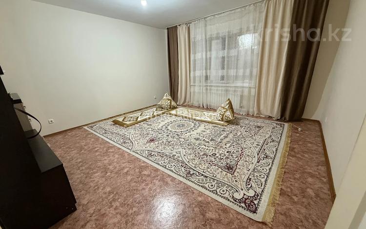1-комнатная квартира · 47 м² · 2/9 этаж, мкр 8, 2 ш/а. 38 за 120 000 ₸ в Актобе — фото 2