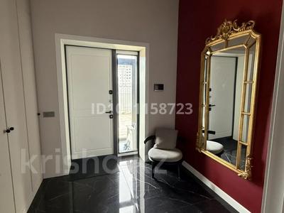 Отдельный дом · 6 комнат · 250 м², Будапешт за 2.2 млн 〒 в Астане, Есильский р-н