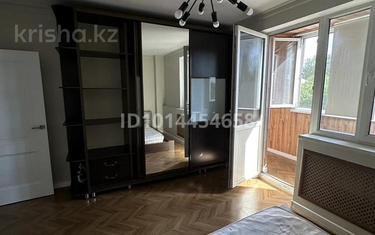 2-комнатная квартира · 68 м² · 3/6 этаж, мкр Кокжиек 50 за 250 000 ₸ в Алматы, Жетысуский р-н — фото 2