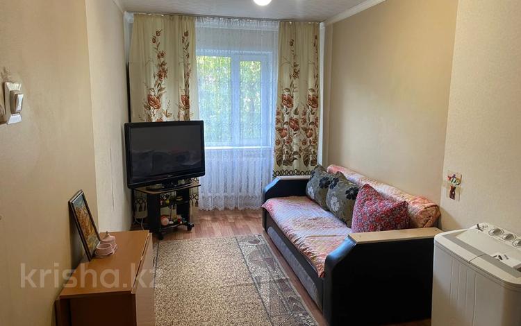 2-бөлмелі пәтер, 43 м², 2/5 қабат, Майкудук, 15й микрорайон, бағасы: 11 млн 〒 в Караганде, Алихана Бокейханова р-н — фото 2