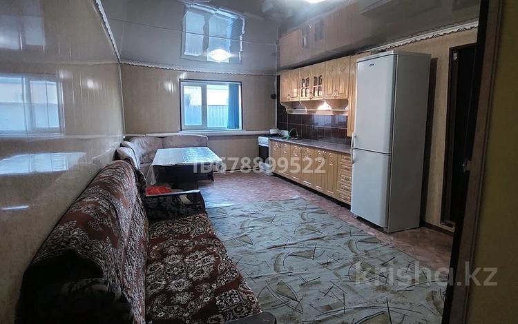 Отдельный дом · 3 комнаты · 120 м², Мишина 26-1 26 за 200 000 ₸ в Хромтау — фото 2