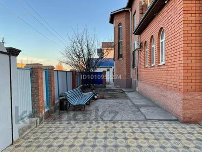 Отдельный дом · 8 комнат · 339.2 м² · 10 сот., мкр Лесхоз, Төлесін Алиев 9 — Арна заправкасынан кейінгі үшінші үй за 65 млн ₸ в Атырау