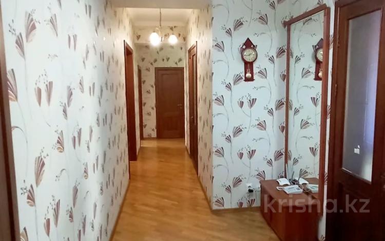 4-комнатная квартира, 106 м², 1/3 этаж, Кабанбай Батыра за 65 млн 〒 в Талдыкоргане — фото 2