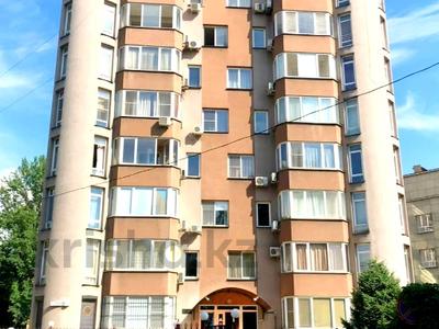 4-бөлмелі пәтер, 175 м², 7/9 қабат, Уалиханова 121 — Жамбыла, бағасы: 235 млн 〒 в Алматы, Медеуский р-н