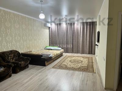 2-бөлмелі пәтер · 80 м² · 1/9 қабат, Вокзальная 4/1, бағасы: 2 000 〒 в Уральске