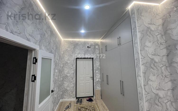 2-бөлмелі пәтер · 81 м² · 8/10 қабат, 18 микрорайон 28 — Триумфальная арка, бағасы: 280 000 ₸ в Актау, 18-й мкр  — фото 11