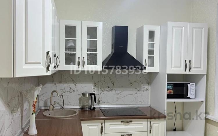 2-комнатная квартира · 50 м² · 13/14 этаж, Б. Момышулы 5/15 за 330 000 ₸ в Алматы, Алатауский р-н — фото 2