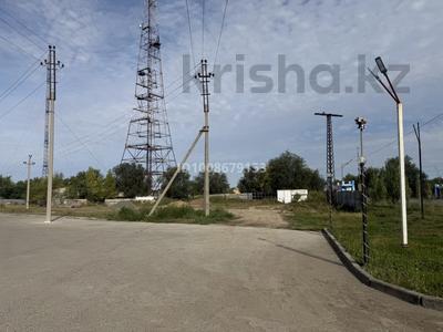 Жер телімі · 17 сотық, По проспекту Абая — По проспекту Абая ,возле ресторана Алтын Сарай, бағасы: 45 млн ₸ в Аксае