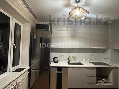 3-комнатная квартира, 64 м², 9/10 этаж помесячно, мкр Юго-Восток, Мкр Гульдер 1 14 — Муканова букетова за 250 000 〒 в Караганде, Казыбек би р-н