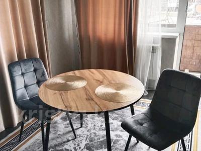 2-комнатная квартира · 44 м² · 2/5 этаж, Казахстан 104 ц рынок 104 — Кабанбай батыра за 13 000 ₸ в Усть-Каменогорске