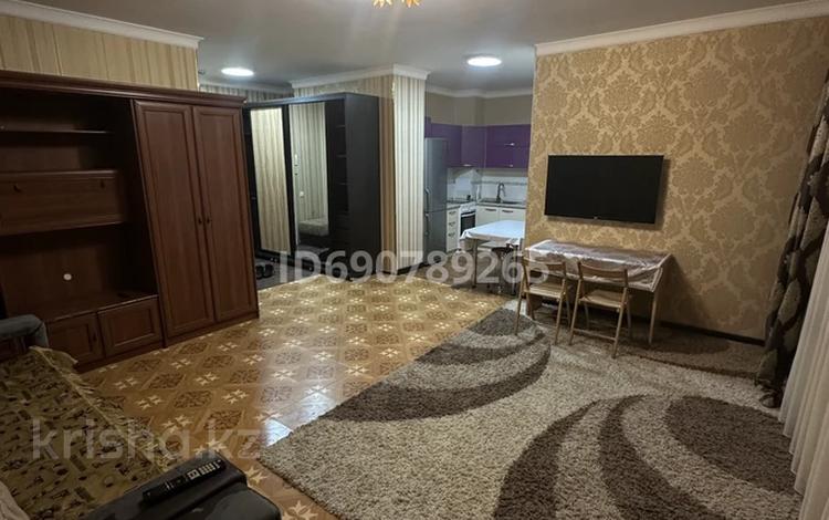 2-комнатная квартира, 57 м², 3/25 этаж помесячно, Петрова 10