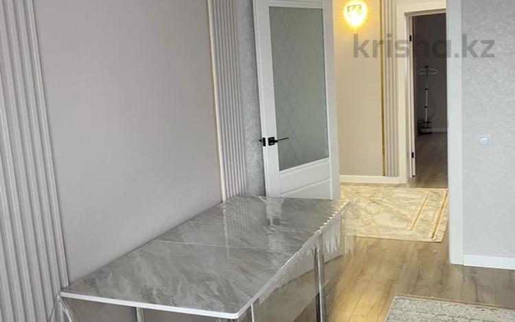 2-бөлмелі пәтер · 68 м² · 1/9 қабат, Алтын орда ш/а., бағасы: 30 млн ₸ в Актобе, мкр. Алтын орда — фото 2