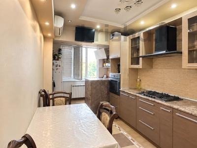 4-комнатная квартира · 75 м² · 4/5 этаж, Навой 298 — Торайгырова за 64 млн ₸ в Алматы, Бостандыкский р-н