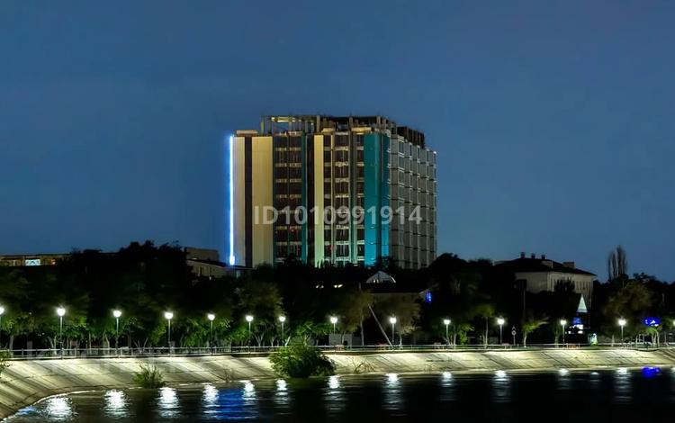 3-комнатная квартира · 120.7 м² · 12/13 этаж, Шамина 5в за 54 млн ₸ в Атырау, мкр Жилгородок — фото 2