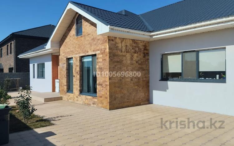 Отдельный дом · 6 комнат · 220 м² · 10 сот., Мкр 3 110 за 125 млн 〒 в  — фото 2