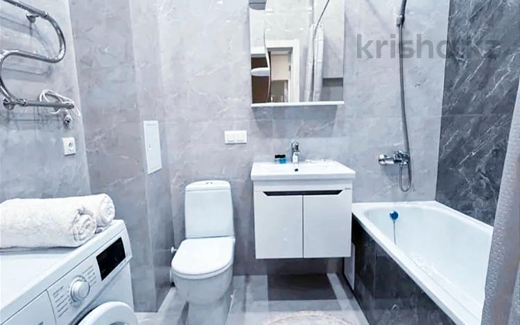 1-комнатная квартира · 50 м² · 5/11 этаж, 16-й мкр 57 — МОРЕ,АКВАПАРК,ТРК АКТАУ,ЦЕНТР ГОРОДА за 8 000 ₸ в Актау — фото 2